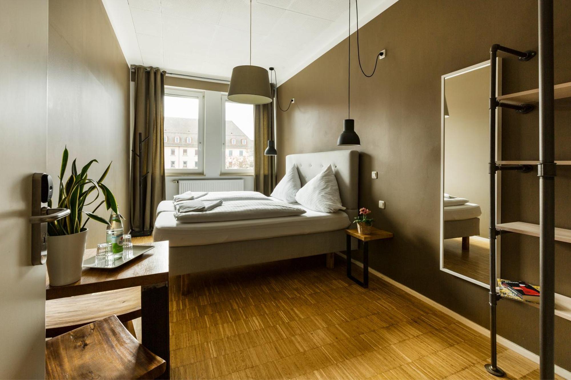 Five Reasons Hostel & Hotel Hostel