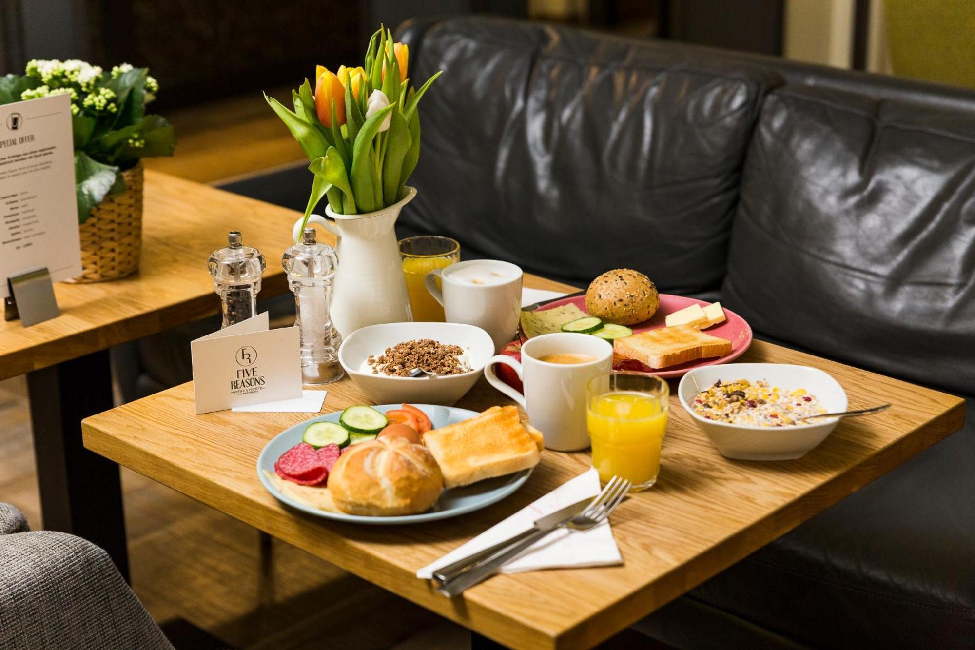 Hostel Five Reasons Hostel & Hotel *