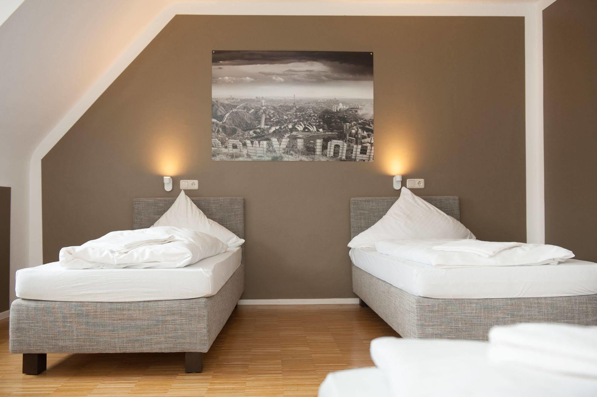 Five Reasons Hostel & Hotel Hostel